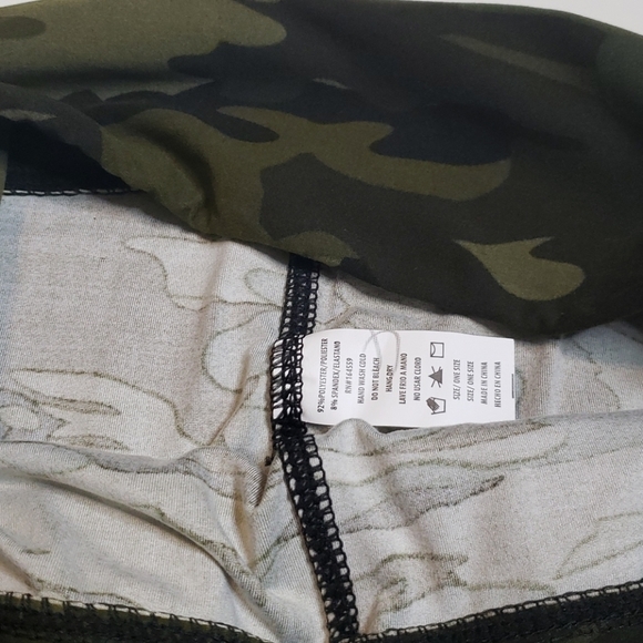 YOGA High Waistband Camo Legging - Picture 9 of 9